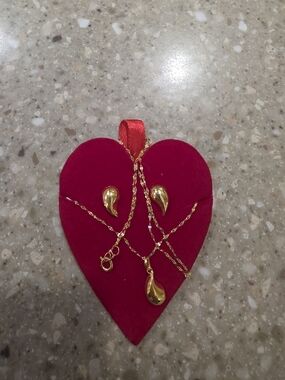 18k  Gold Teardrop With Stamped 750  Necklace & Earrings Set  For Kids